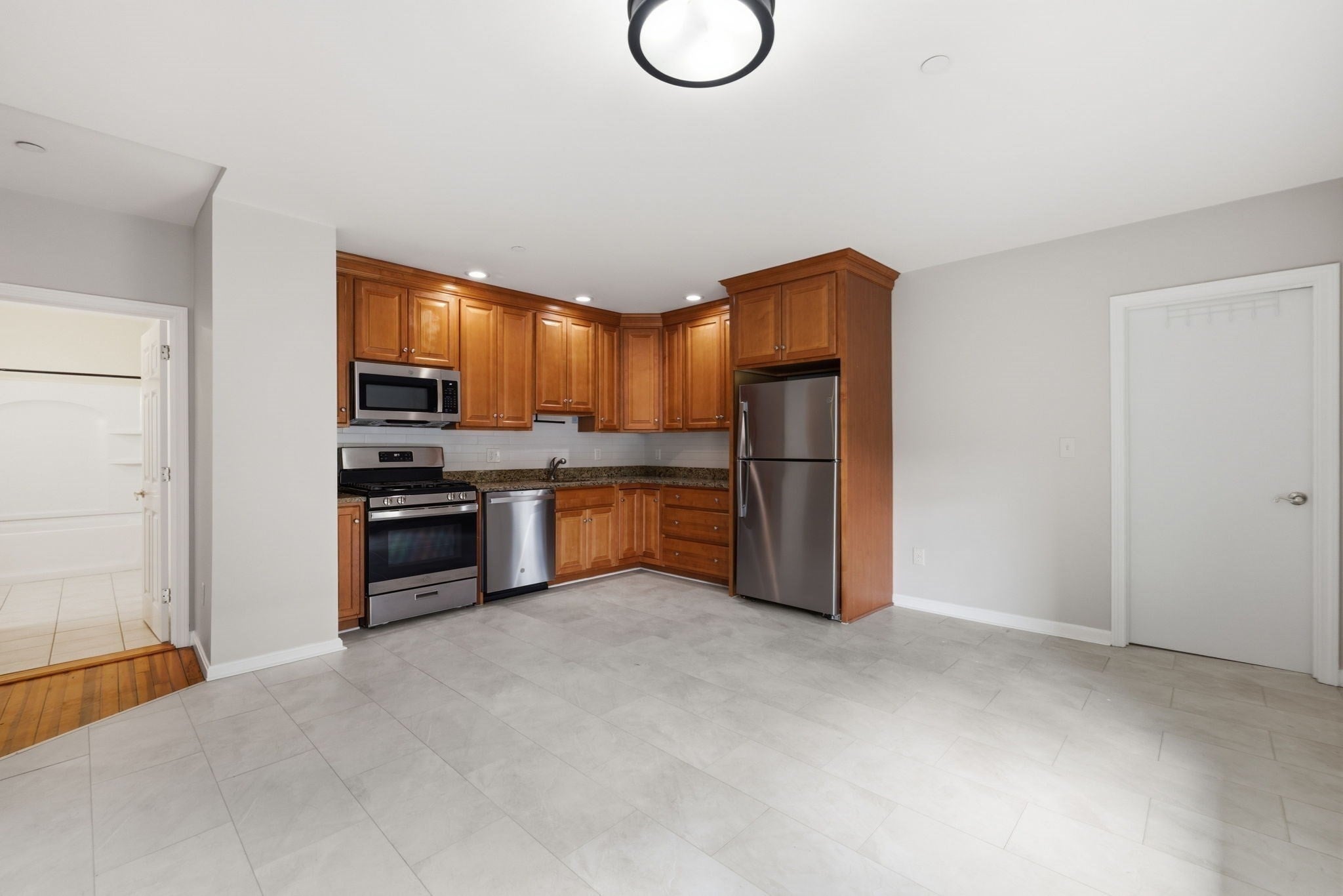 941 Lakeview Ave, Lowell, MA, 941 Lakeview Ave, Lowell, MA Photo #10