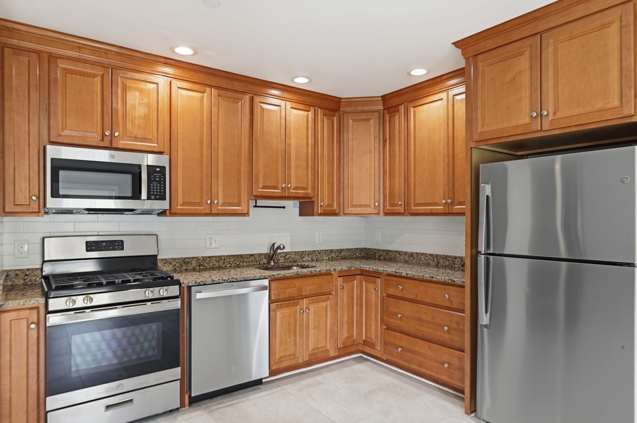 941 Lakeview Ave, Lowell, MA, 941 Lakeview Ave, Lowell, MA Photo #9