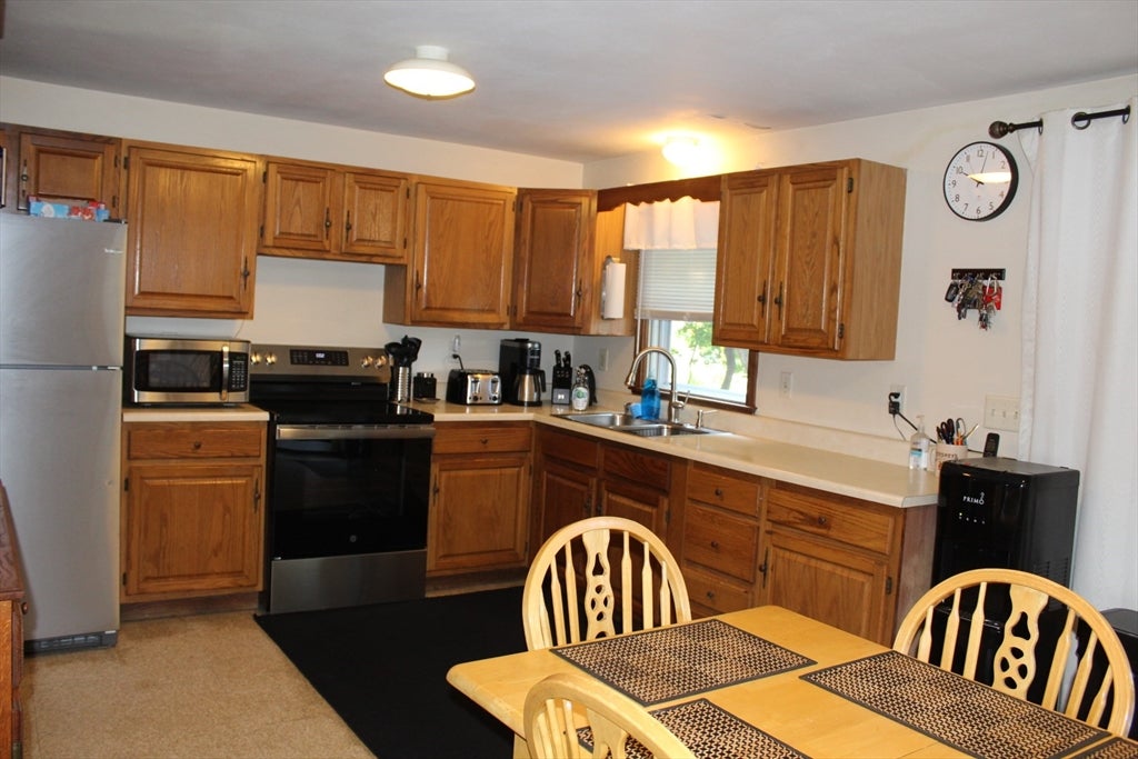 5 Howard George Ct, Salisbury, MA Photo #2