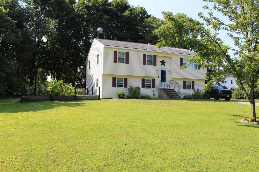 Photo of 5 Howard George Ct, Salisbury, MA
