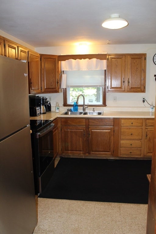 5 Howard George Ct, Salisbury, MA Photo #3