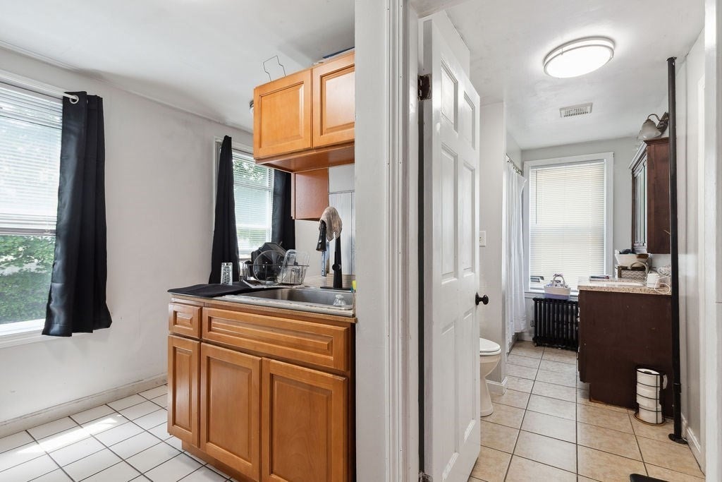 32 Park Rd #1, Brockton, MA, 32 Park Rd #1, Brockton, MA Photo #5