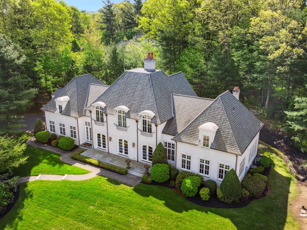 2 Copperbeech Circle