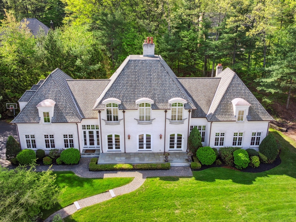 2 Copperbeech Circle
