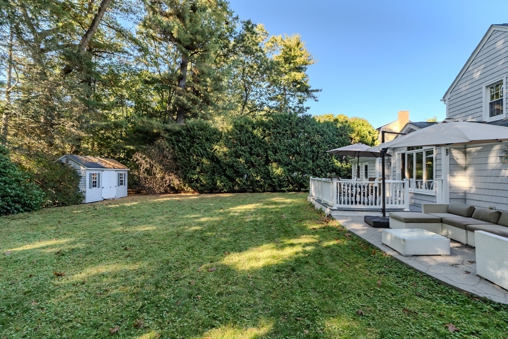 76 Burbank Rd