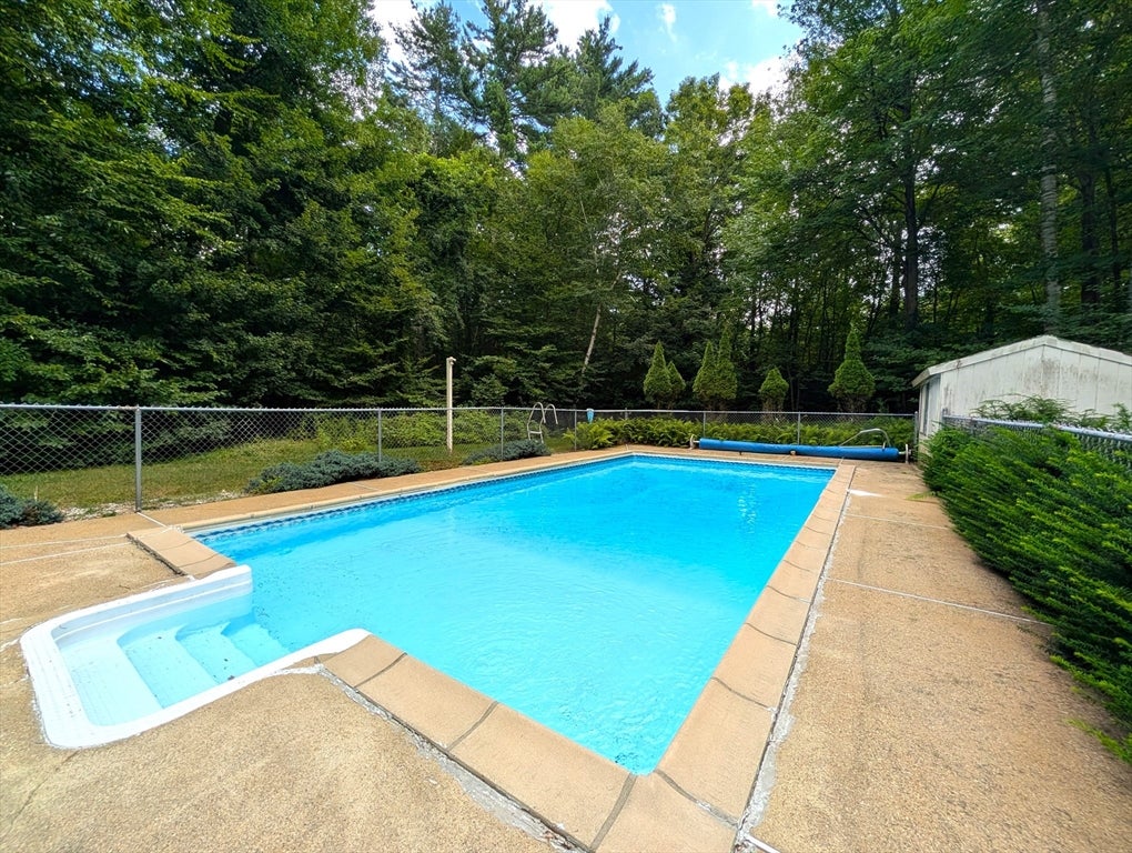 2 Nutfield Dr, Londonderry, NH Photo #14