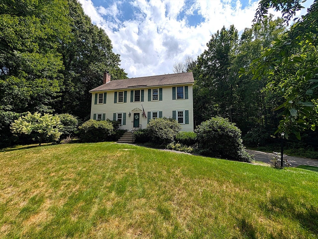 2 Nutfield Dr, Londonderry, NH Photo #3