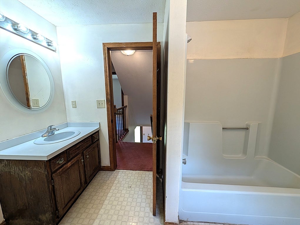 2 Nutfield Dr, Londonderry, NH Photo #39