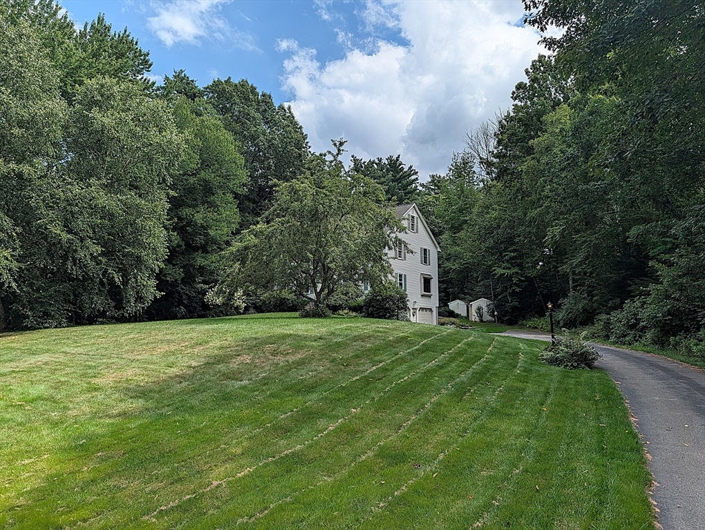 2 Nutfield Dr, Londonderry, NH Photo #9