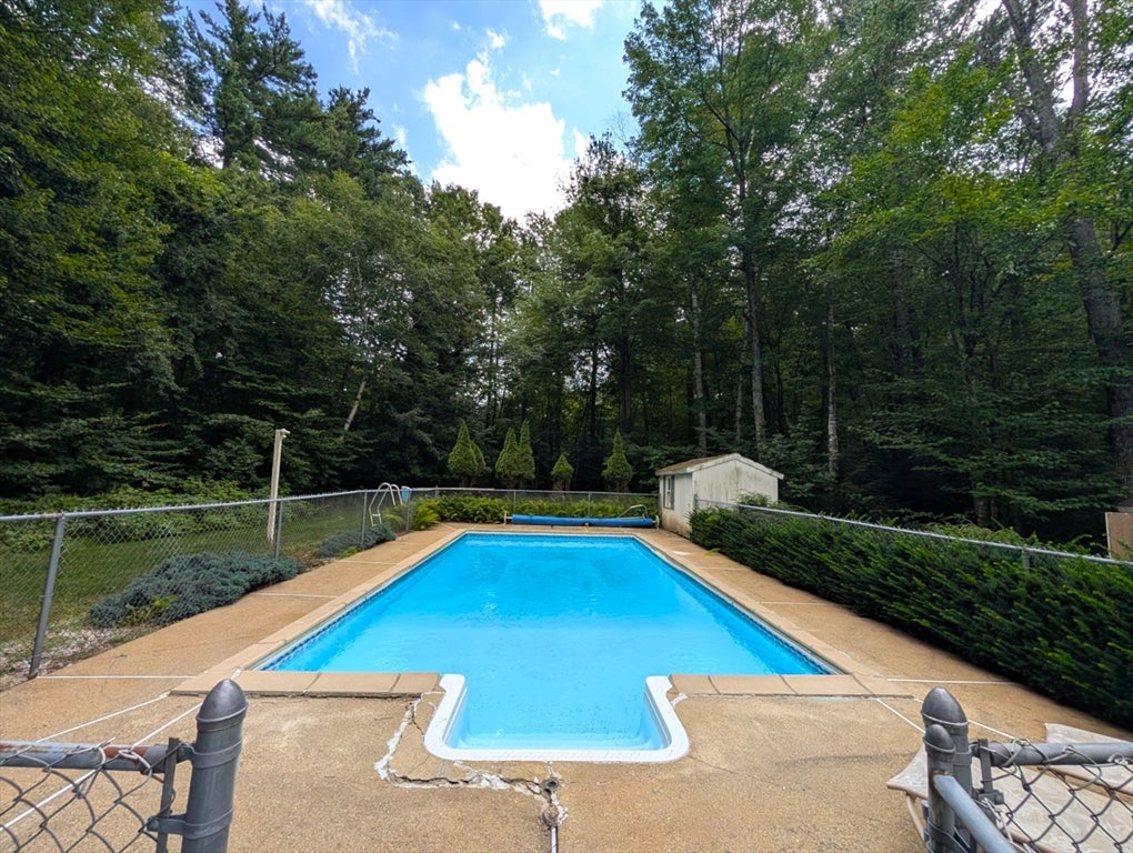 2 Nutfield Dr, Londonderry, NH Photo #12