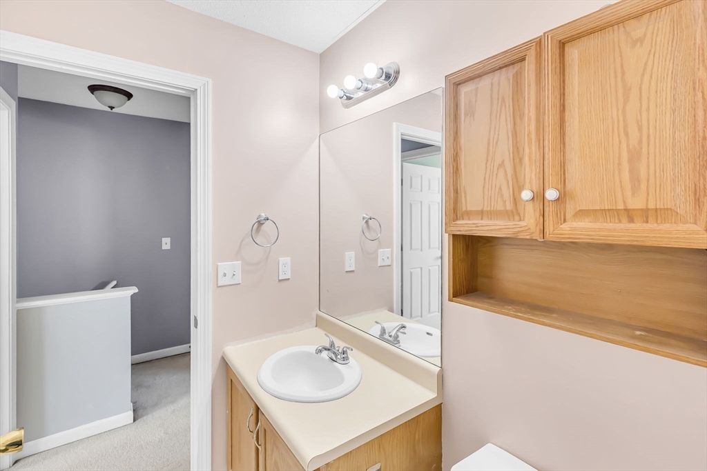 Ludlow, Massachusetts 01056, United States, 2 Bedrooms Bedrooms, ,2 BathroomsBathrooms,Residential,Contingent,91755