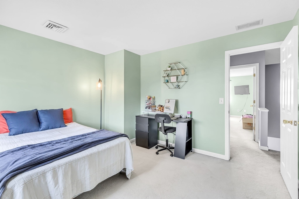 Ludlow, Massachusetts 01056, United States, 2 Bedrooms Bedrooms, ,2 BathroomsBathrooms,Residential,Contingent,91755