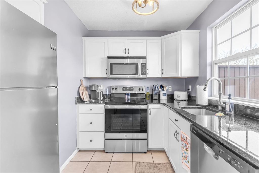 Ludlow, Massachusetts 01056, United States, 2 Bedrooms Bedrooms, ,2 BathroomsBathrooms,Residential,Contingent,91755