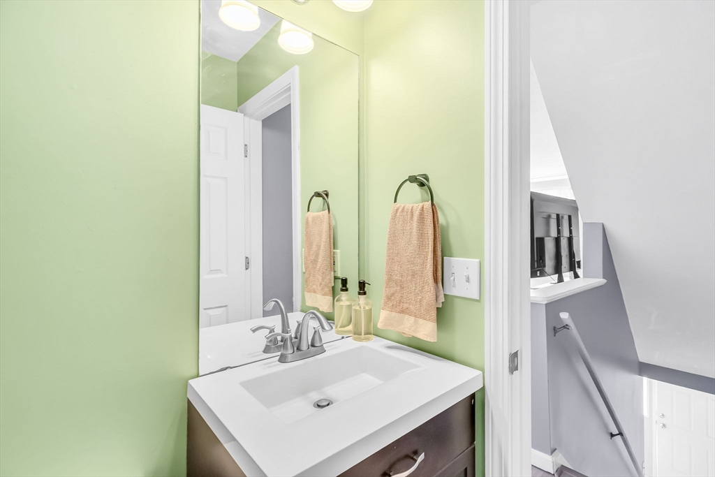 Ludlow, Massachusetts 01056, United States, 2 Bedrooms Bedrooms, ,2 BathroomsBathrooms,Residential,Contingent,91755