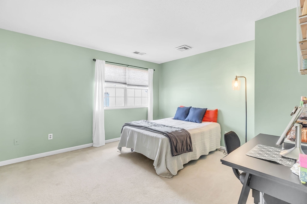 Ludlow, Massachusetts 01056, United States, 2 Bedrooms Bedrooms, ,2 BathroomsBathrooms,Residential,Contingent,91755