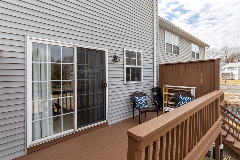 Ludlow, Massachusetts 01056, United States, 2 Bedrooms Bedrooms, ,2 BathroomsBathrooms,Residential,Contingent,91755