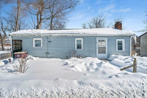 Photo of 116 Greenvale Ave, Weymouth, MA 02188 (MLS # 73475447)