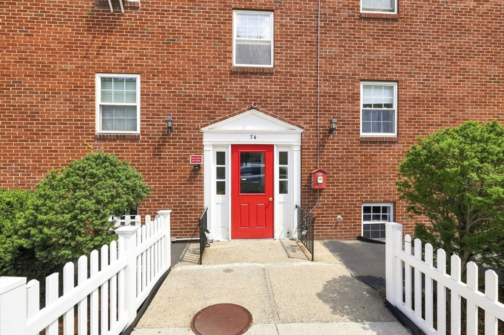 Photo of 74 Springvale Ave, Chelsea, MA