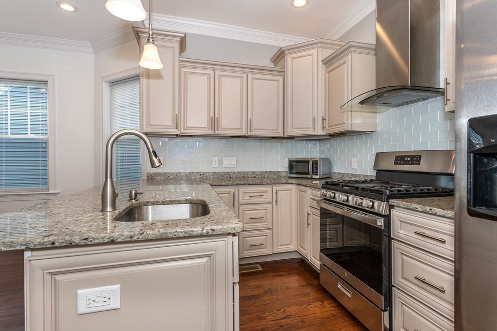 18 Kittredge St #1, Boston, MA Photo #7