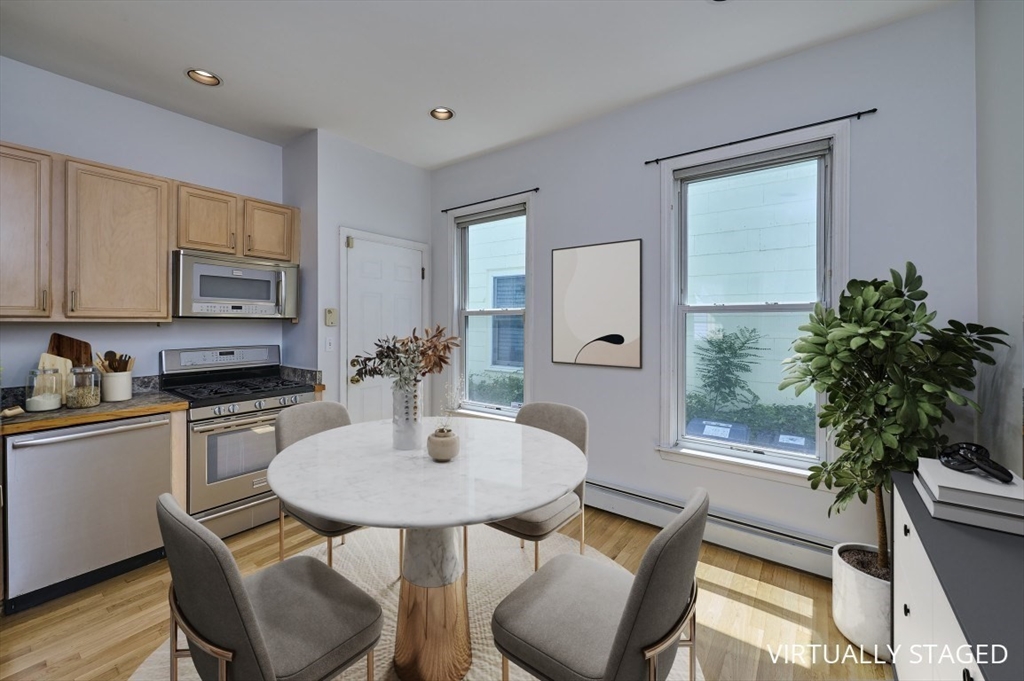 220 Windsor St 1