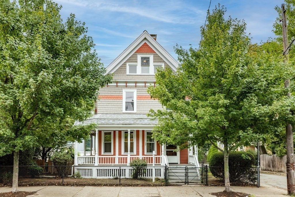 Photo of 136 Elm Street, Cambridge, MA