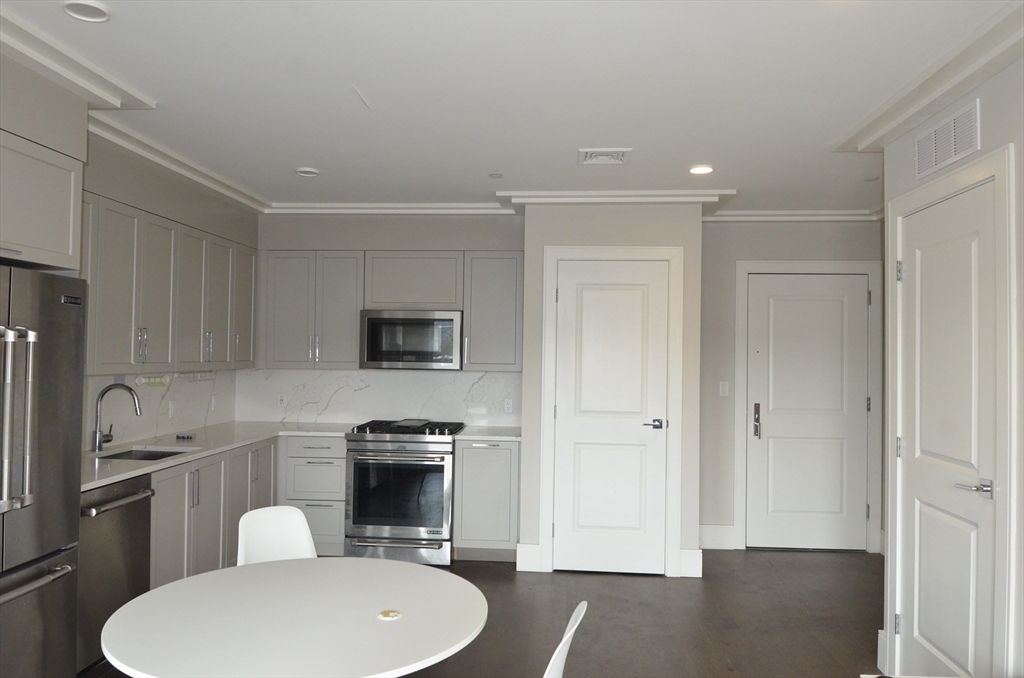 214 Market St 405