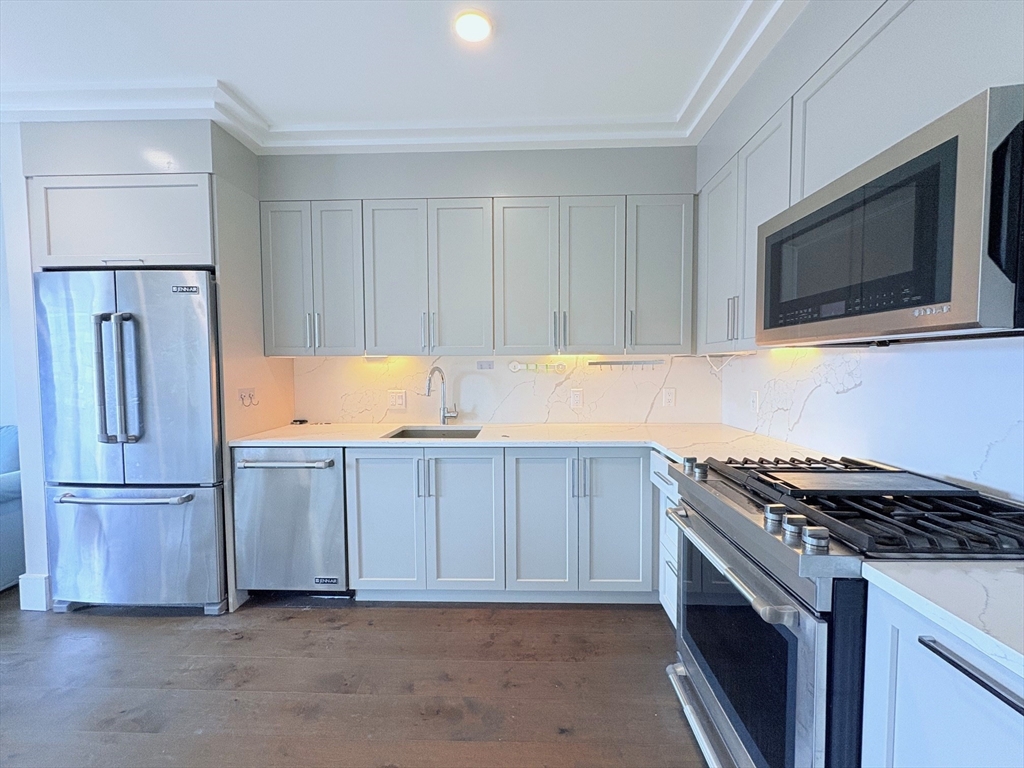 214 Market St 405