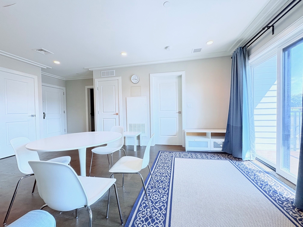 214 Market St 405