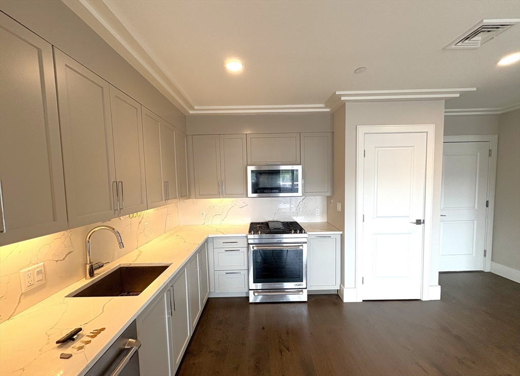 214 Market St 405