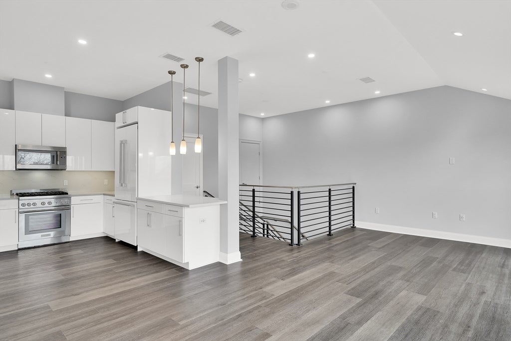 771-781 Harrison PH-8