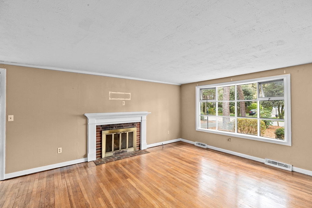 62 Raymond Ave