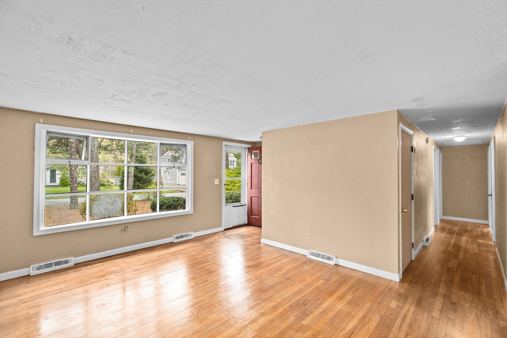 62 Raymond Ave