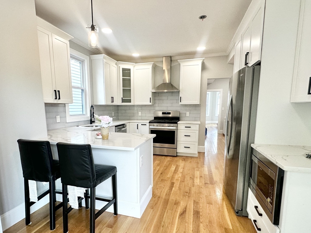 299 Maverick St 3