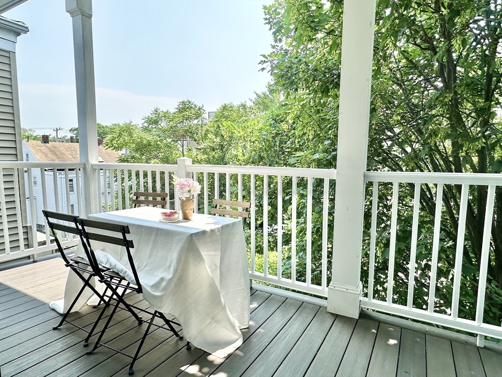 299 Maverick St 3