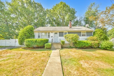 26 Knights Crescent St Randolph MA 02368