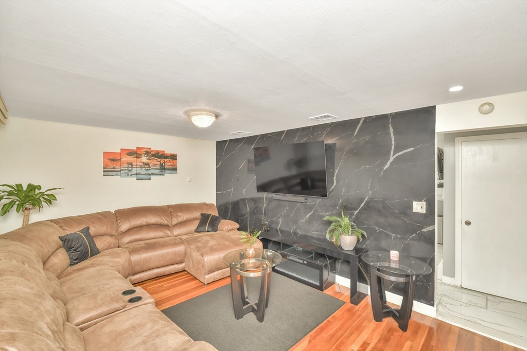 26 Knights Crescent St