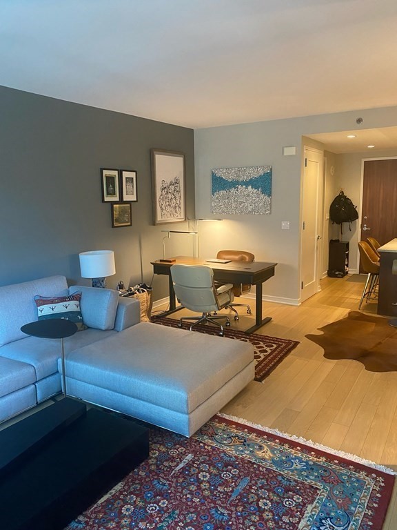 580 Washington St 711