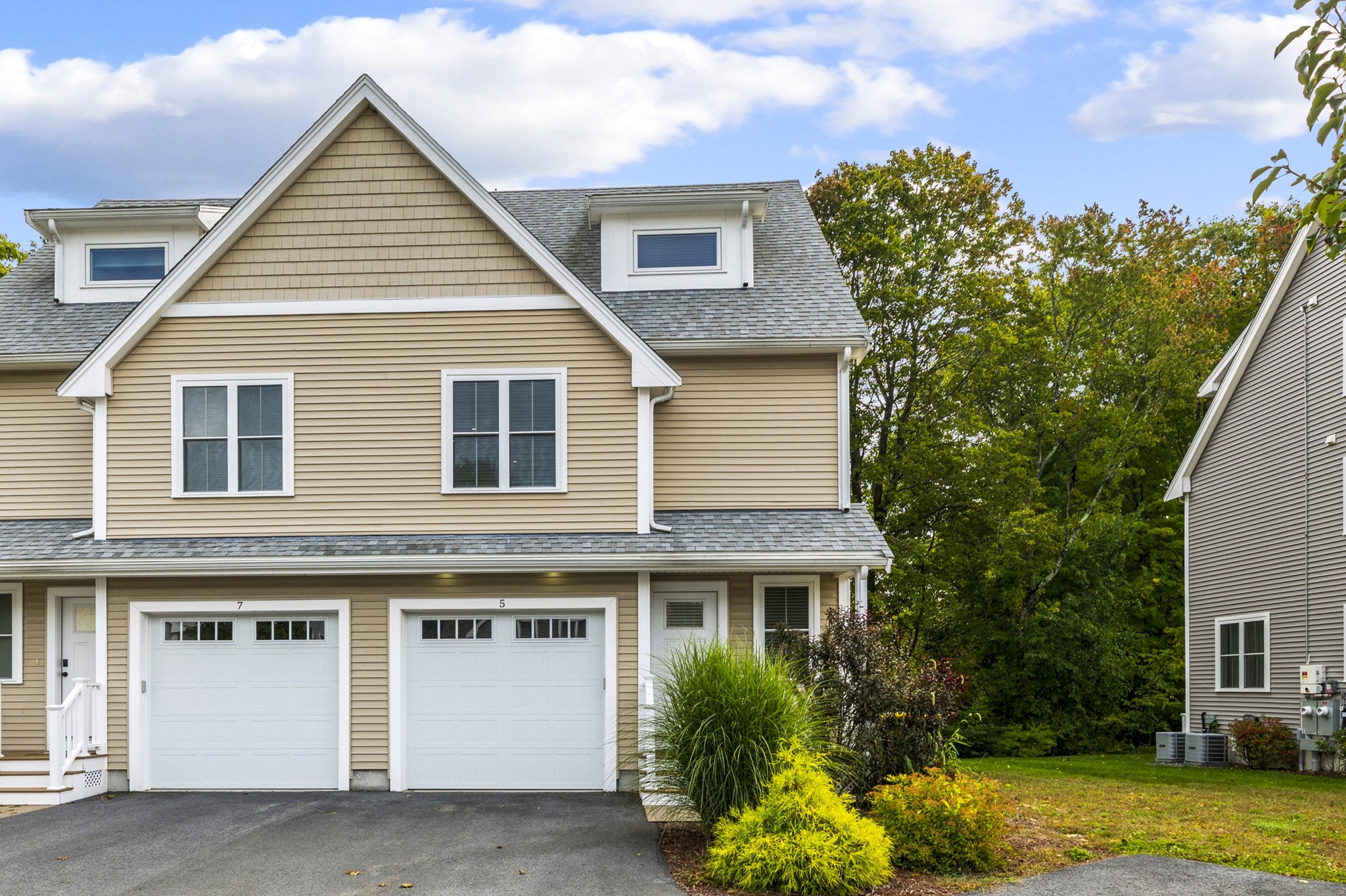 Photo of 5 Orchard View Cir, Framingham, MA