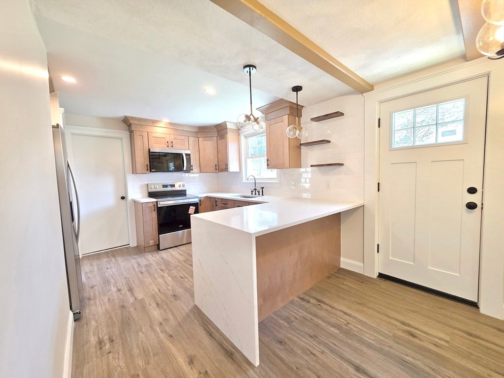 8 Wolf Hill Rd