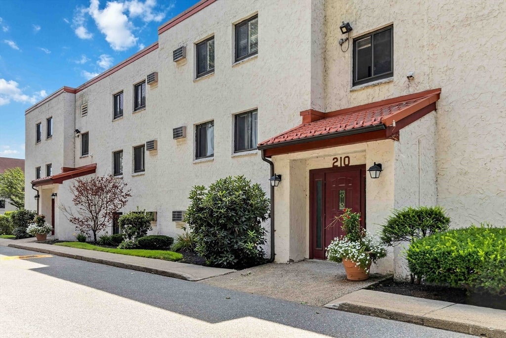 210 Fellsview Terrace #212, Stoneham, MA Photo #1