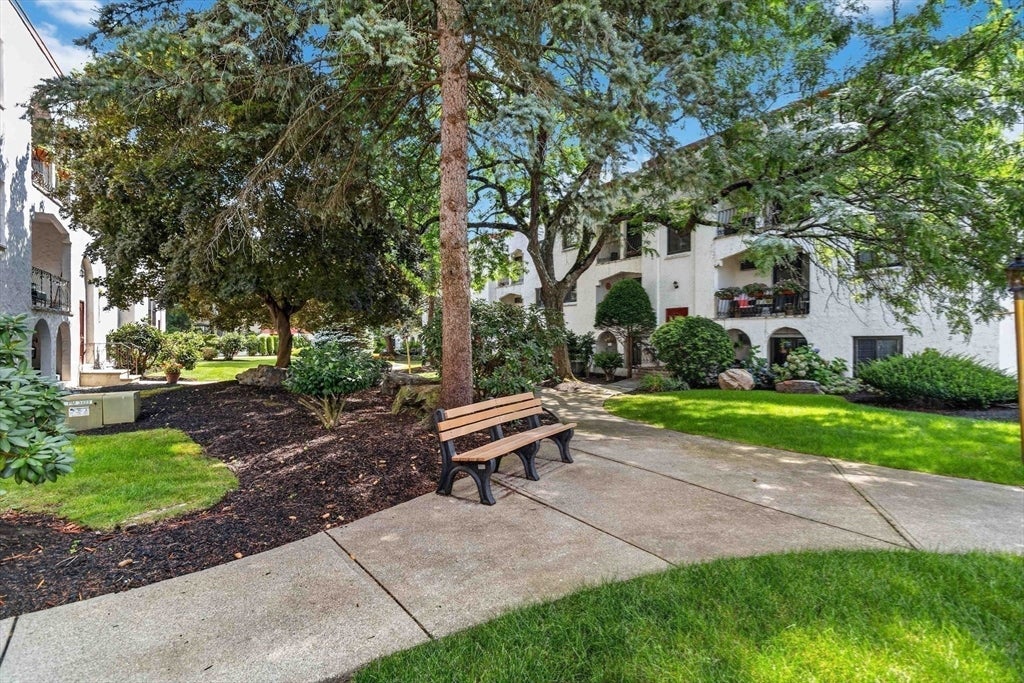 210 Fellsview Terrace #212, Stoneham, MA Photo #17