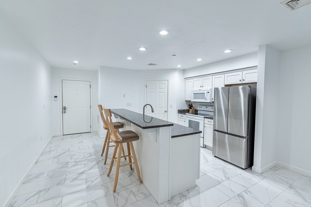215 Longmeadow Rd 403