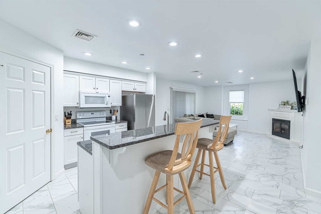 215 Longmeadow Rd 403