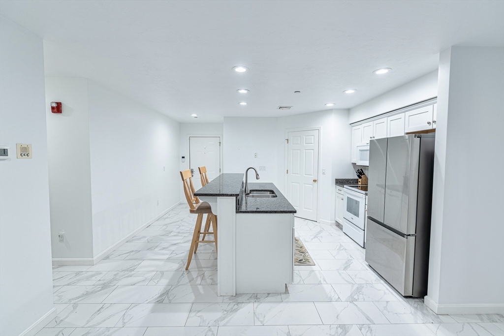 215 Longmeadow Rd 403