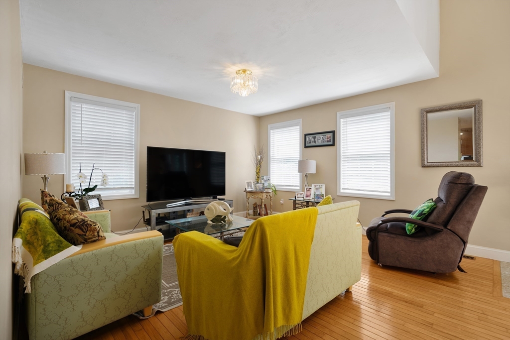 15 Stonewall Ave