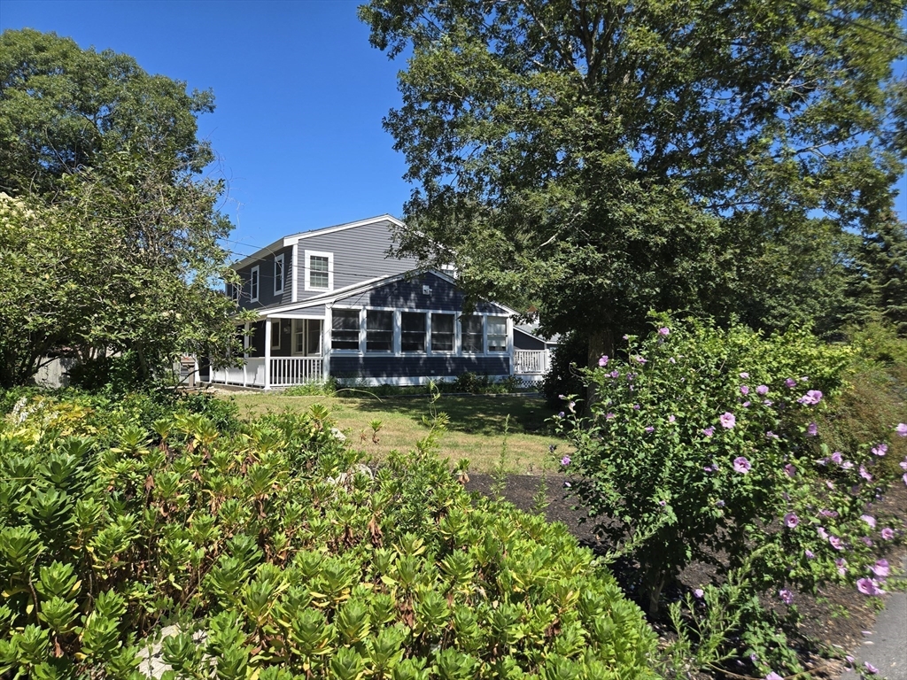 82 Yacht Club Rd