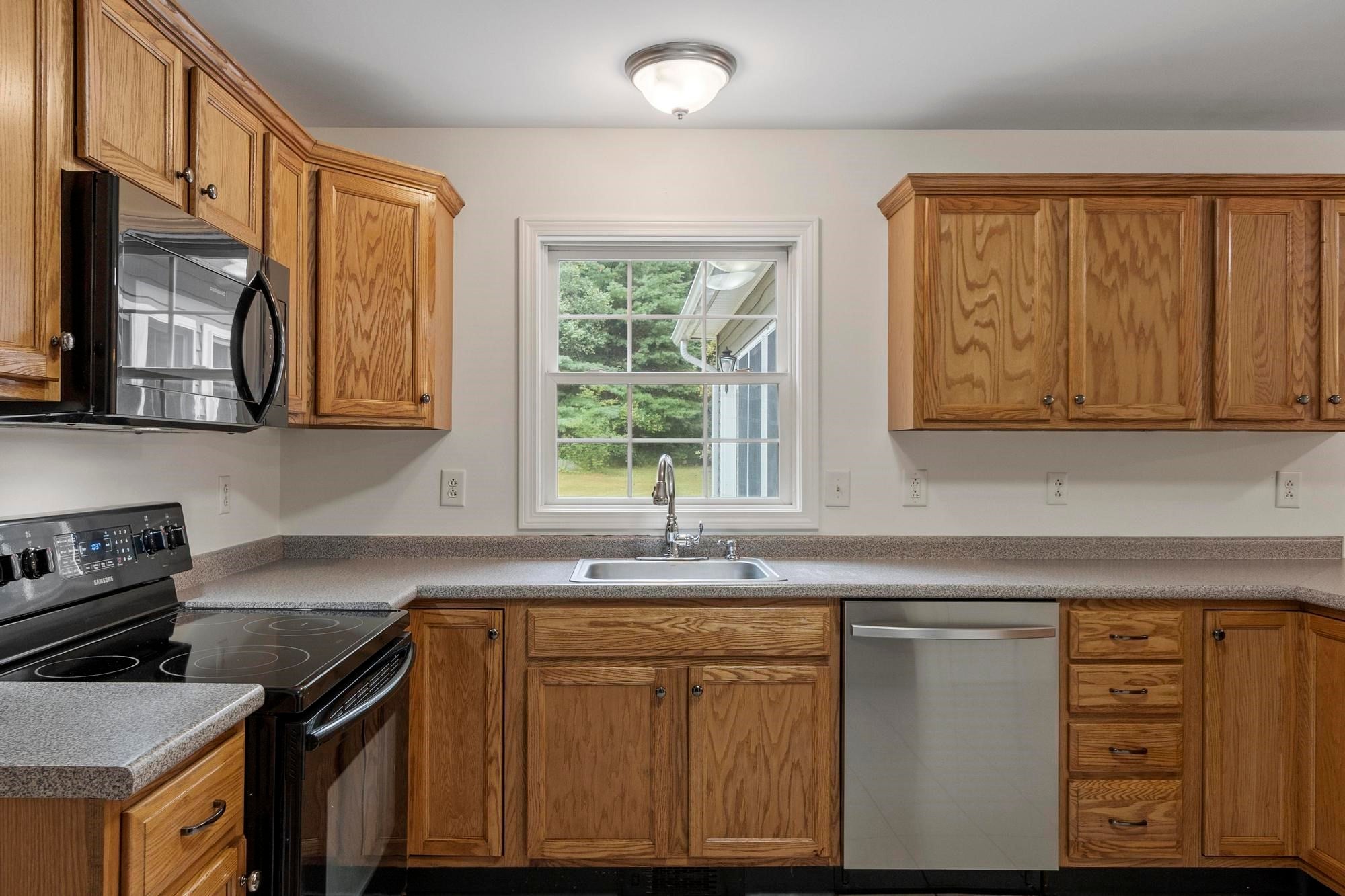 845 Bridge Street, Pelham, NH, 845 Bridge Street, Pelham, NH Photo #16