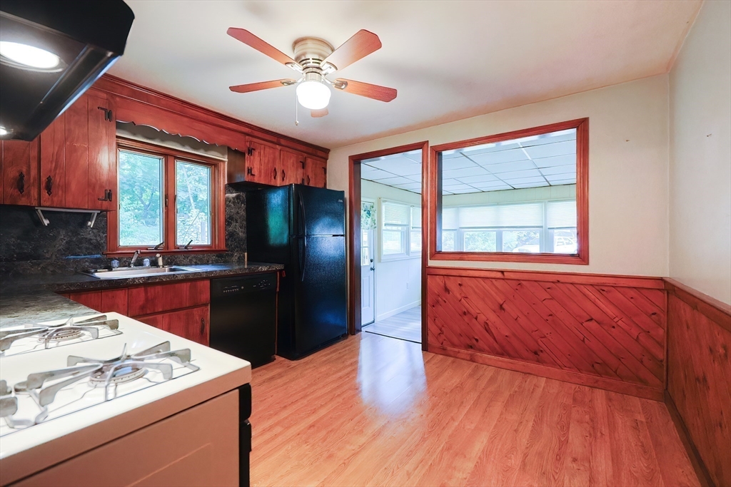 1165 Washington St (Cnr Bonnie Rd)