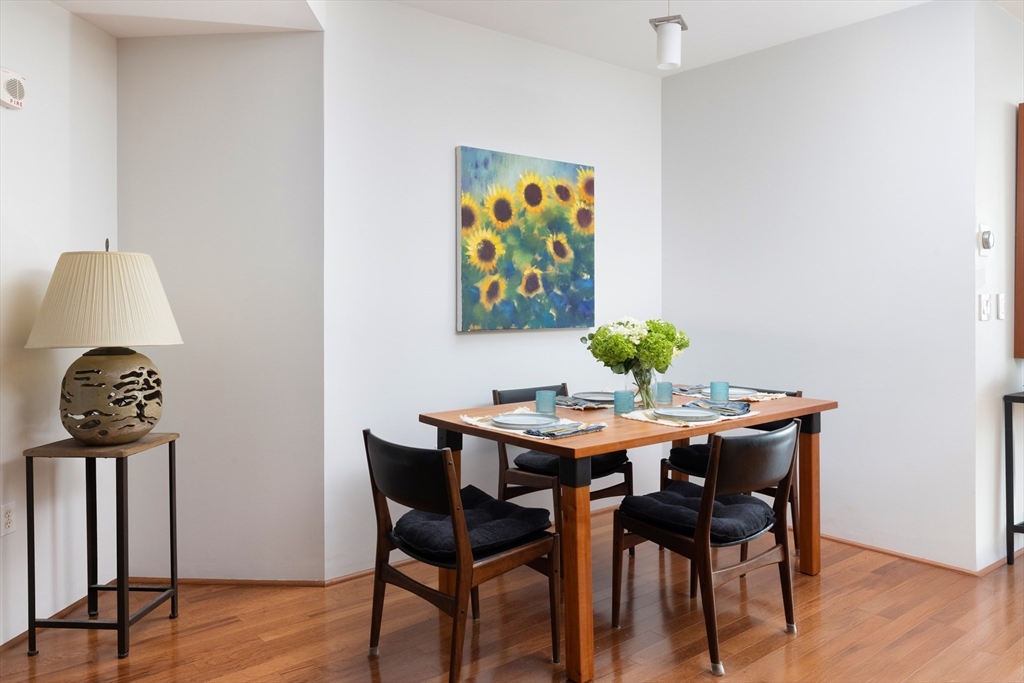 9 W Broadway 322