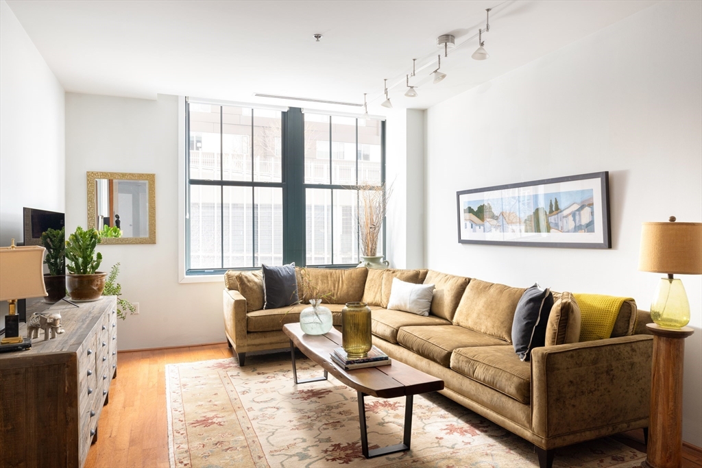 9 W Broadway 322